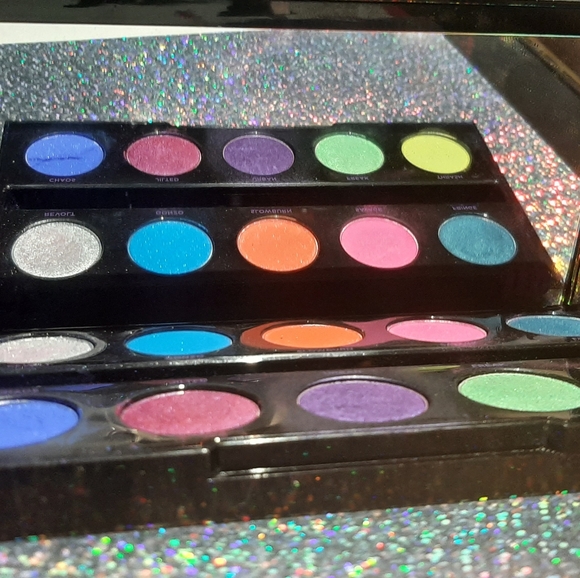Urban Decay Electric Palette - Picture 2 of 2